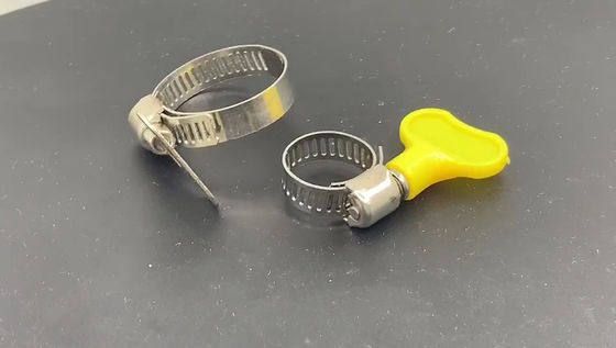 プラスチック蝶ハンドルのホースが付いているカスタマイズされたアメリカのホース留め金は、ゴム製 ホースに使用した付属品に電流を通した