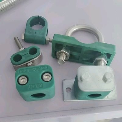中国の工場PPボディおよびU字型ボルトSS 304の頑丈な管のパイプ・クランプ
